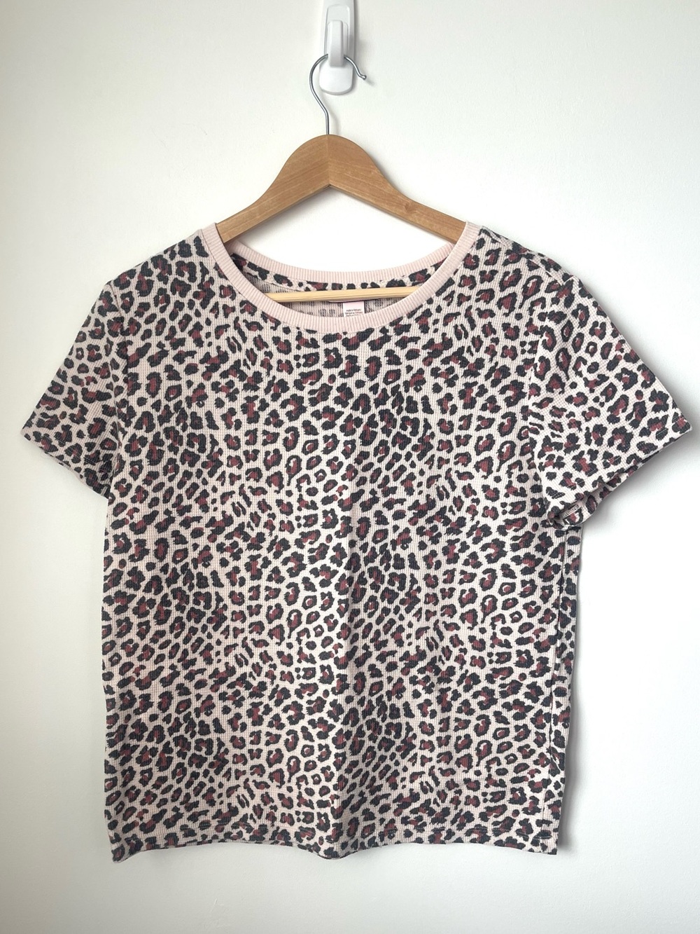 Victoria's Secret Pink Leopard Print Short Sleeve Tee size small